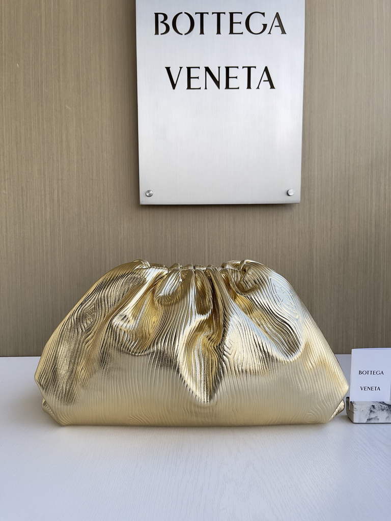 Bottega Veneta Pouch 576227 Calfskin In Gold