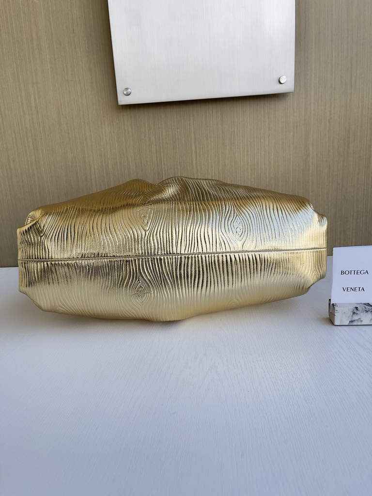 Bottega Veneta Pouch 576227 Calfskin In Gold