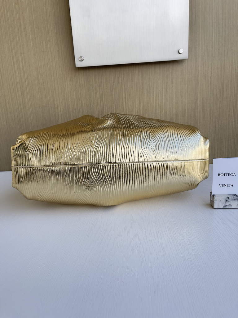 Bottega Veneta Pouch 576227 Calfskin In Gold