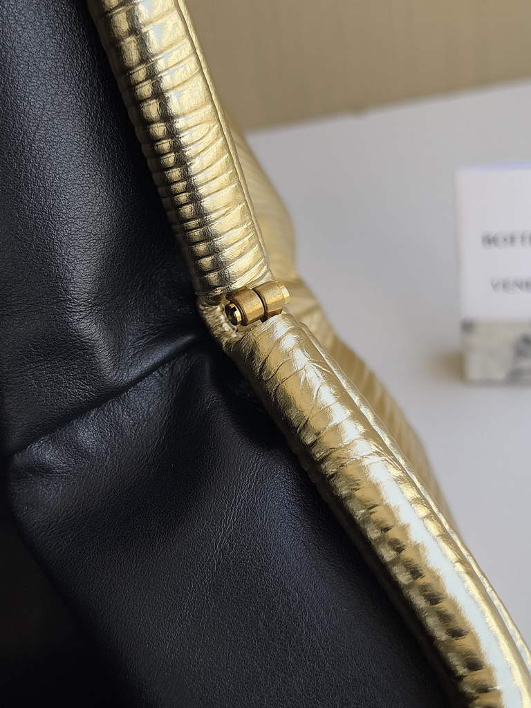 Bottega Veneta Pouch 576227 Calfskin In Gold