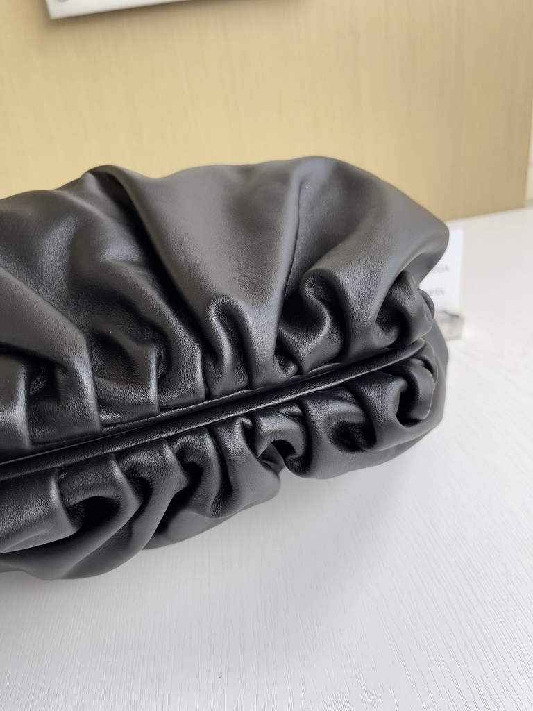 Bottega Veneta Pouch 576227 Calfskin In Black
