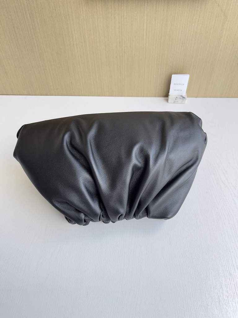 Bottega Veneta Pouch 576227 Calfskin In Black