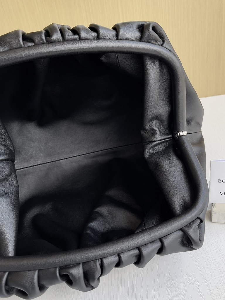 Bottega Veneta Pouch 576227 Calfskin In Black