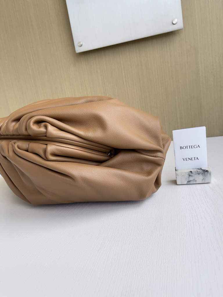 Bottega Veneta Pouch 576227 Calfskin In Camel