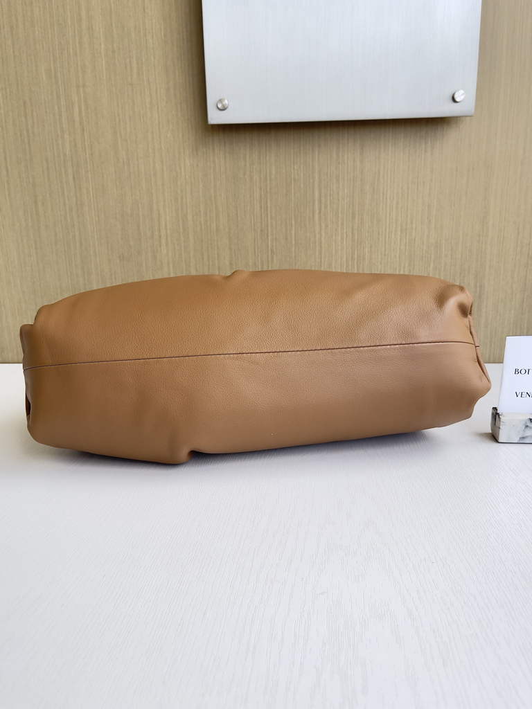 Bottega Veneta Pouch 576227 Calfskin In Camel