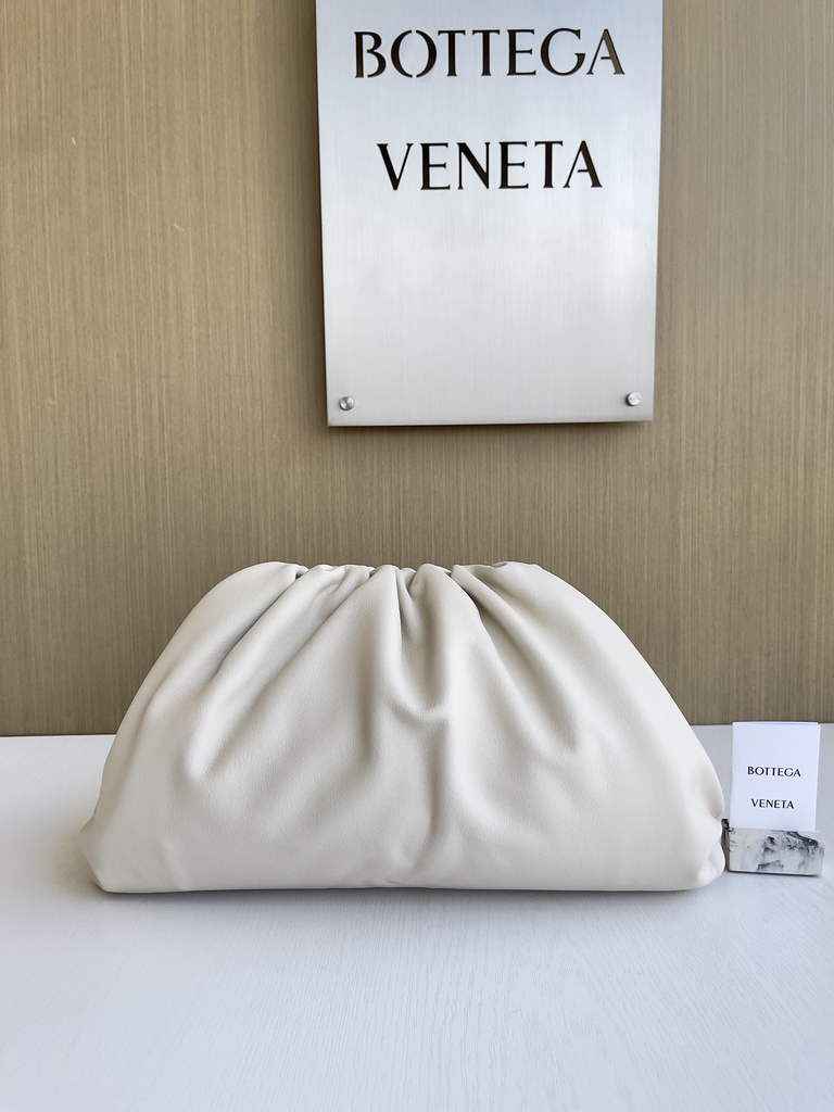 Bottega Veneta Pouch 576227 Calfskin In Beige