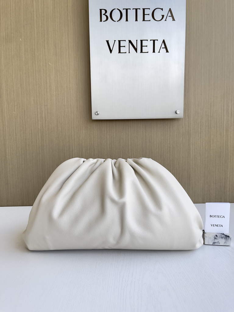 Bottega Veneta Pouch 576227 Calfskin In Beige