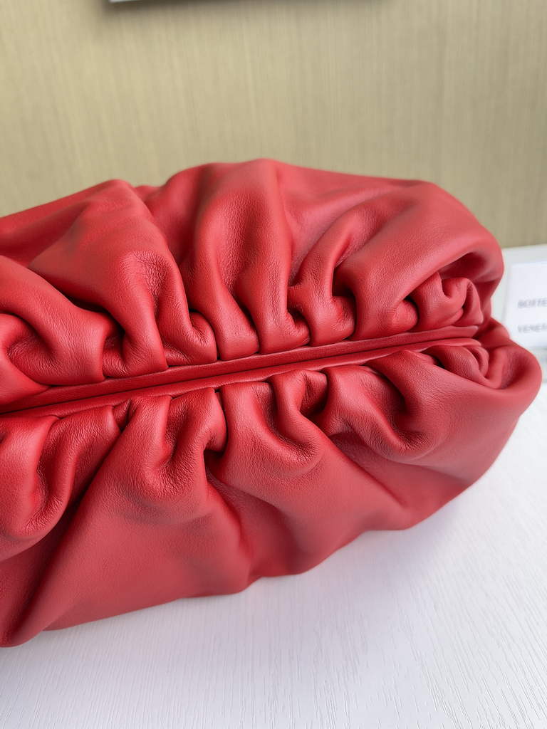Bottega Veneta Pouch 576227 Calfskin In Red