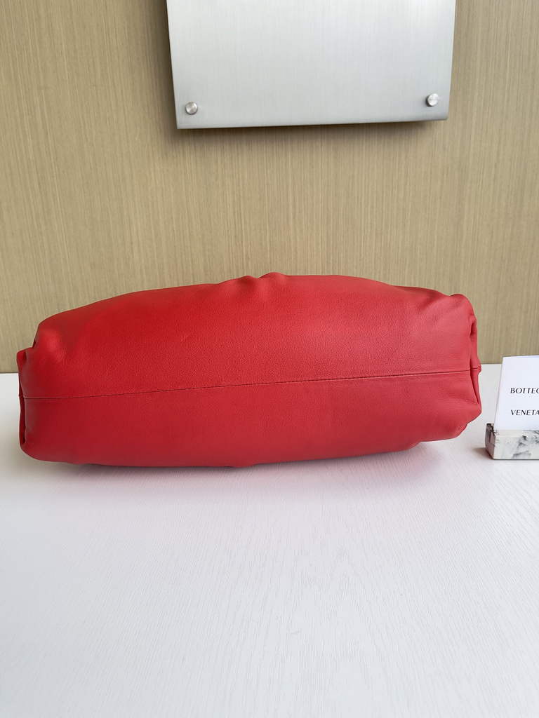 Bottega Veneta Pouch 576227 Calfskin In Red