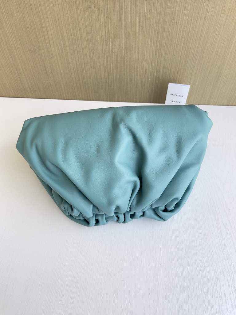 Bottega Veneta Pouch 576227 Calfskin In Blue