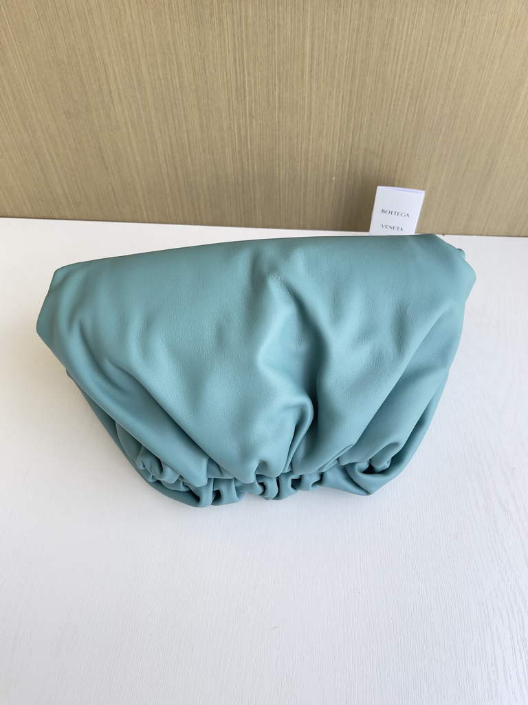 Bottega Veneta Pouch 576227 Calfskin In Blue