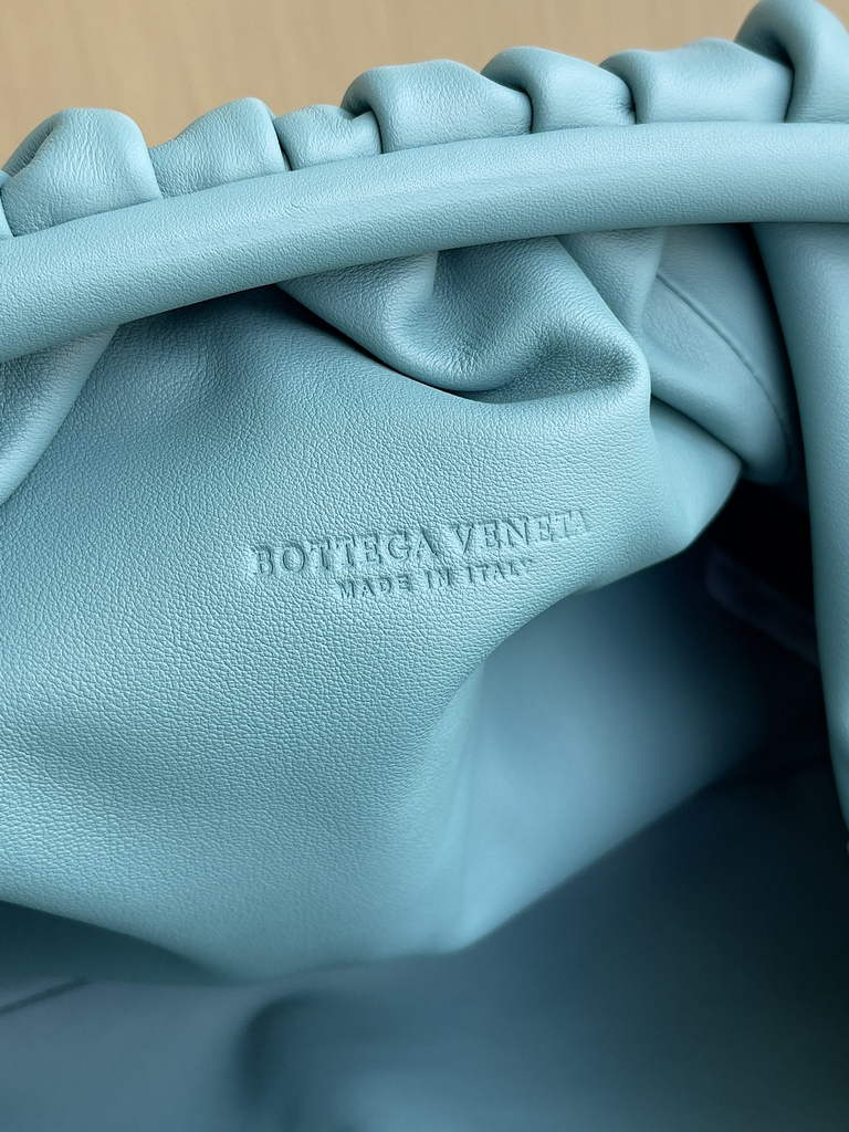 Bottega Veneta Pouch 576227 Calfskin In Blue