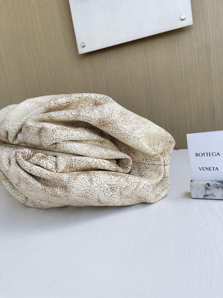 Bottega Veneta Pouch 576227 Beige Calfskin