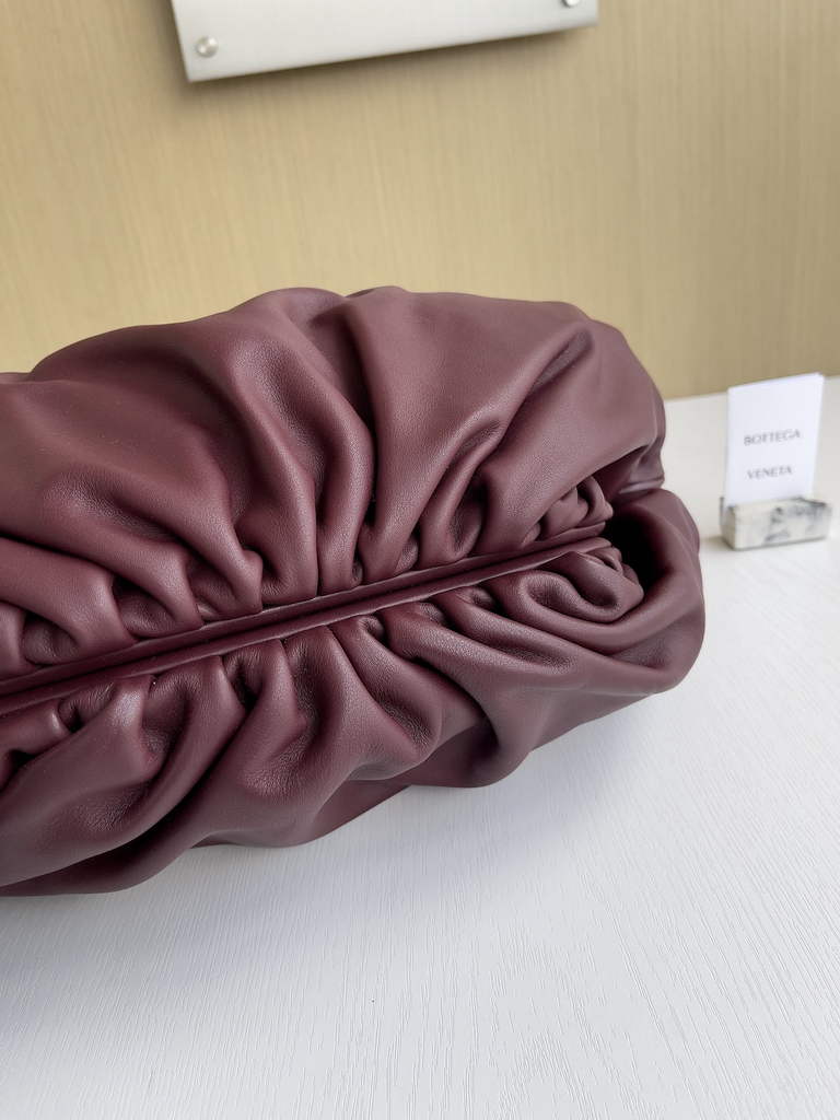 Bottega Veneta Pouch 576227 Calfskin In Wine Red