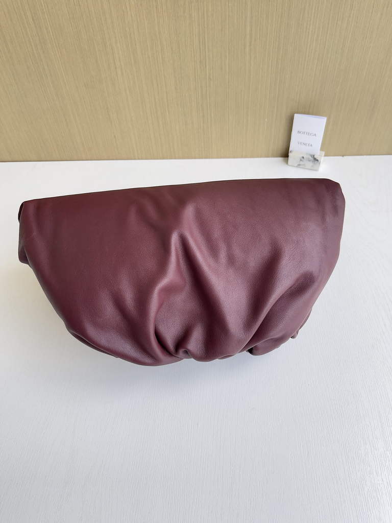 Bottega Veneta Pouch 576227 Calfskin In Wine Red