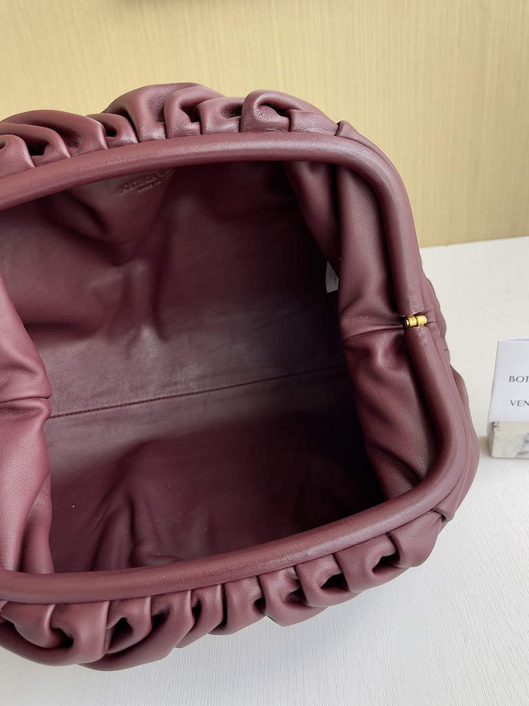 Bottega Veneta Pouch 576227 Calfskin In Wine Red