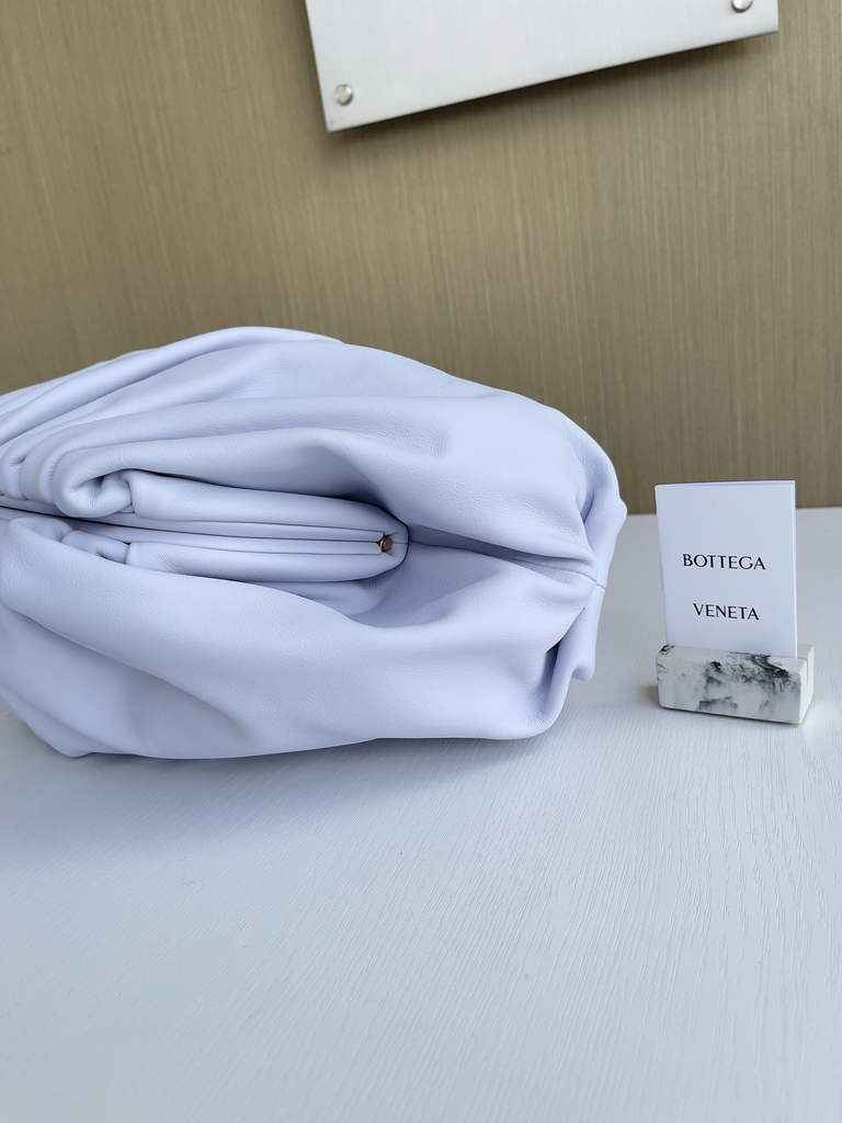 Bottega Veneta Pouch 576227 Calfskin In Light Blue