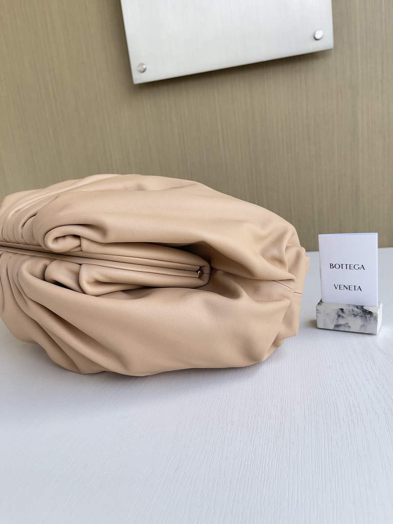 Bottega Veneta Pouch 576227 Calfskin In Dark Beige