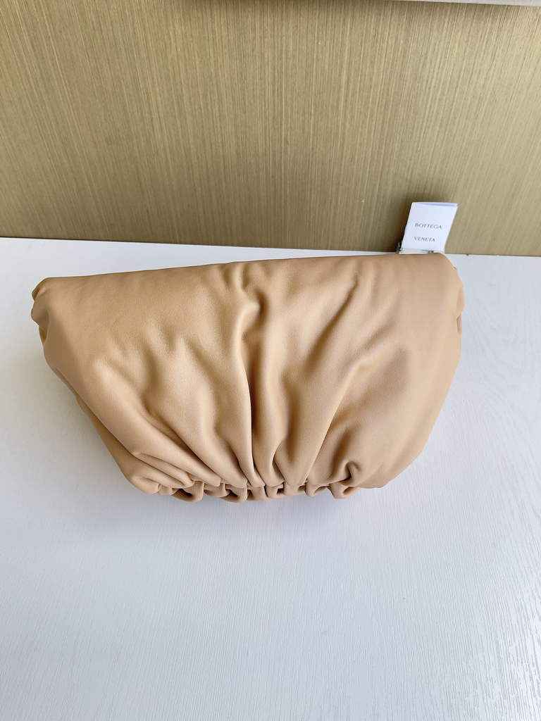 Bottega Veneta Pouch 576227 Calfskin In Dark Beige
