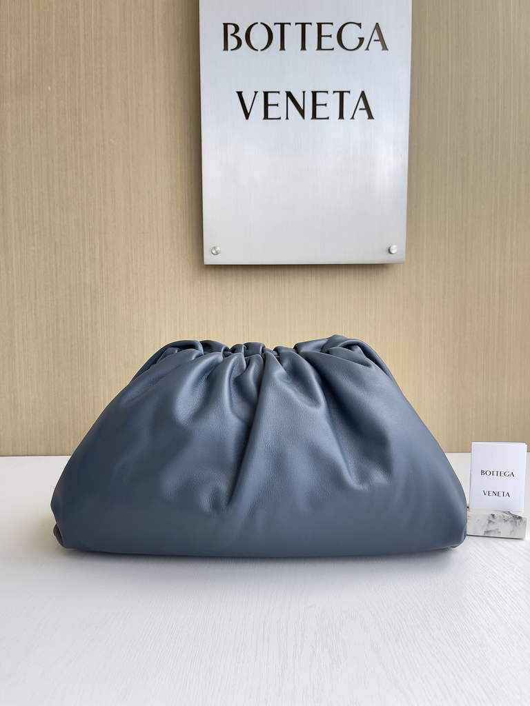 Bottega Veneta Pouch 576227 Calfskin In Navy Blue