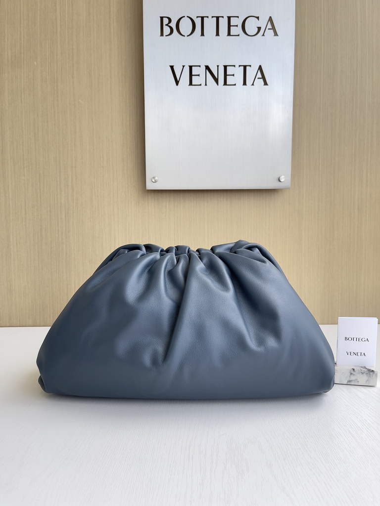 Bottega Veneta Pouch 576227 Calfskin In Navy Blue