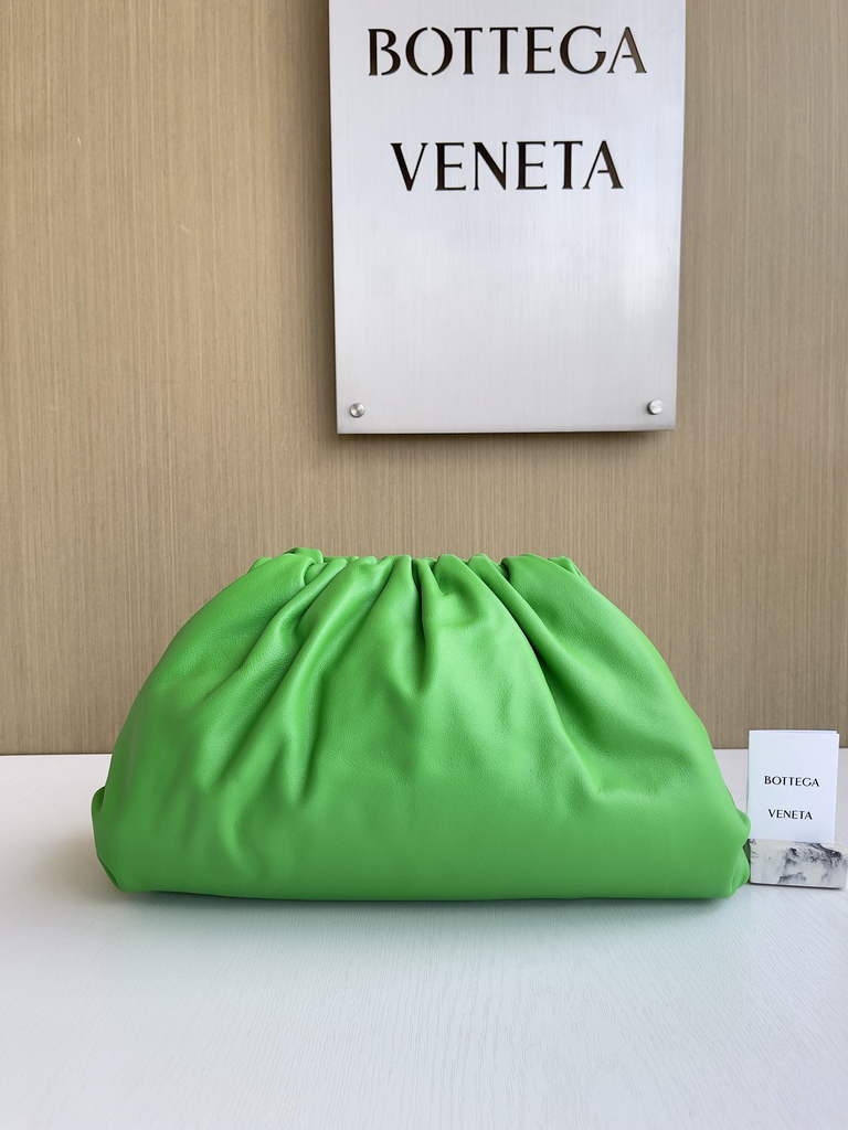 Bottega Veneta Pouch 576227 Calfskin In Green