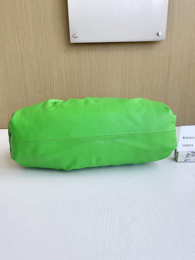 Bottega Veneta Pouch 576227 Calfskin In Green