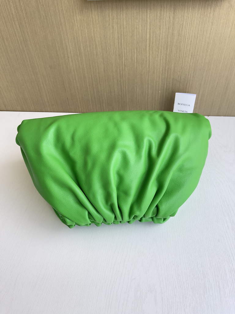 Bottega Veneta Pouch 576227 Calfskin In Green