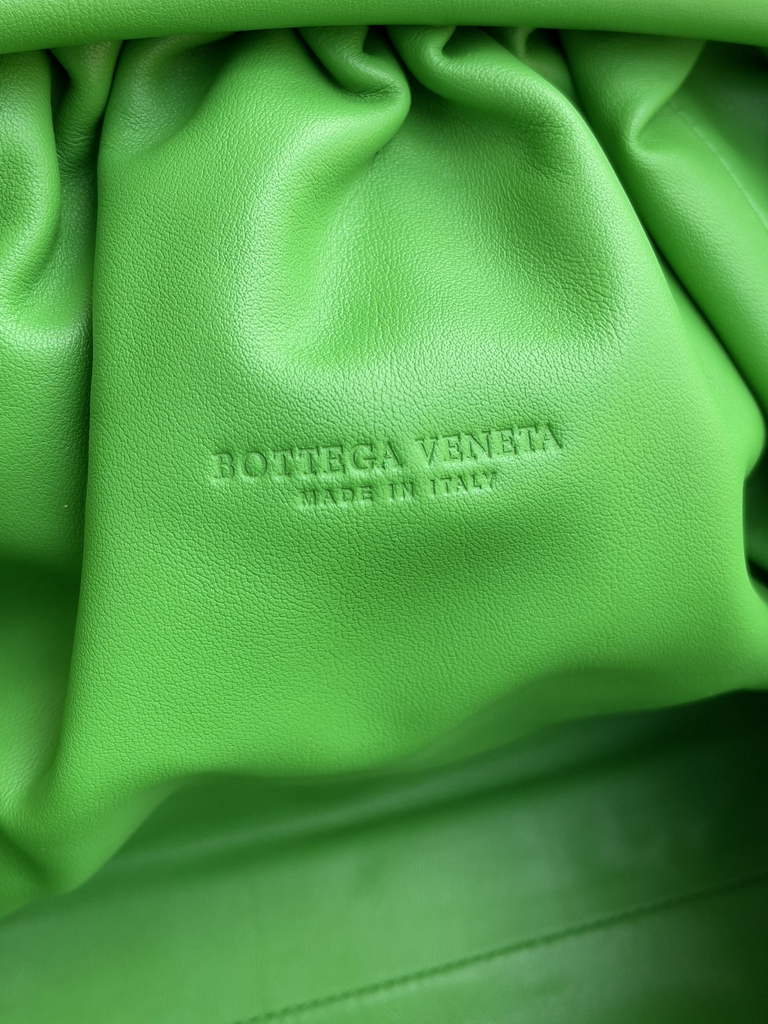 Bottega Veneta Pouch 576227 Calfskin In Green