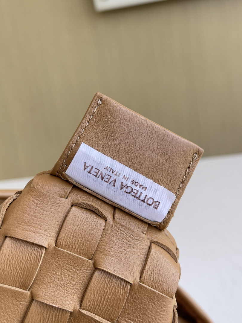 Bottega Veneta Sardine 716082 Lambskin Brown