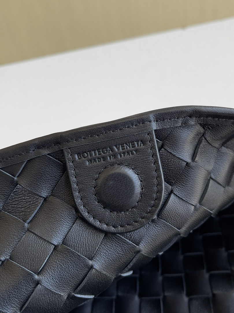 Bottega Veneta Sardine 716082 Lambskin Black