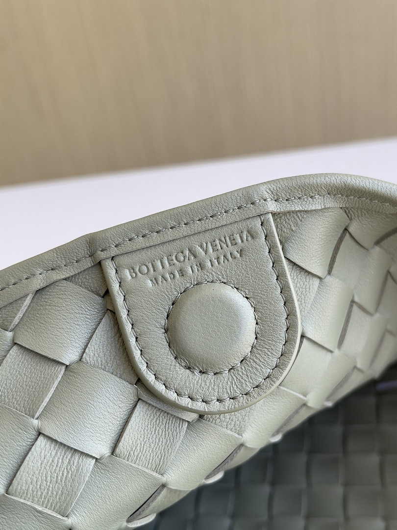 Bottega Veneta Sardine 716082 Lambskin Light Green