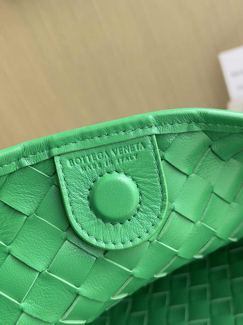 Bottega Veneta Sardine 716082 Lambskin Green