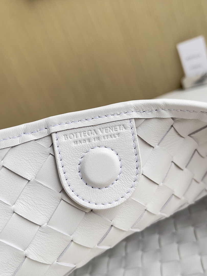 Bottega Veneta Sardine 716082 Lambskin White