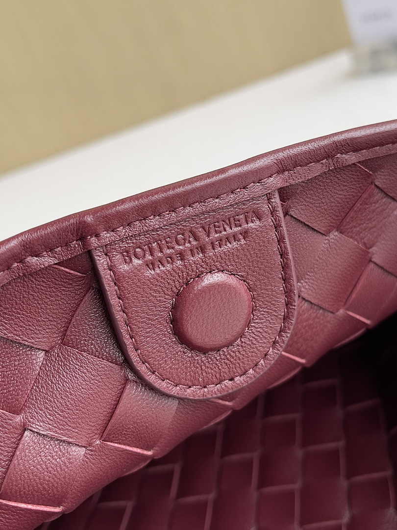 Bottega Veneta Sardine With Chain 776768 Lambskin Wine Red