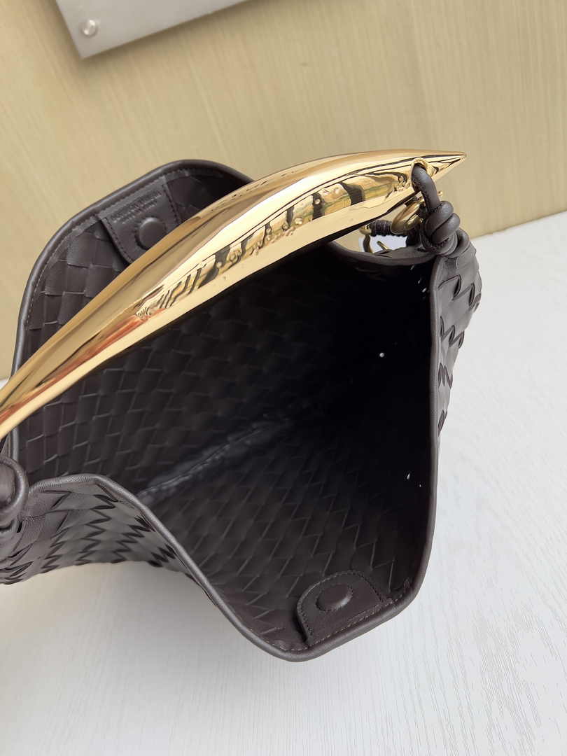 Bottega Veneta Sardine With Chain 776768 Lambskin Coffee