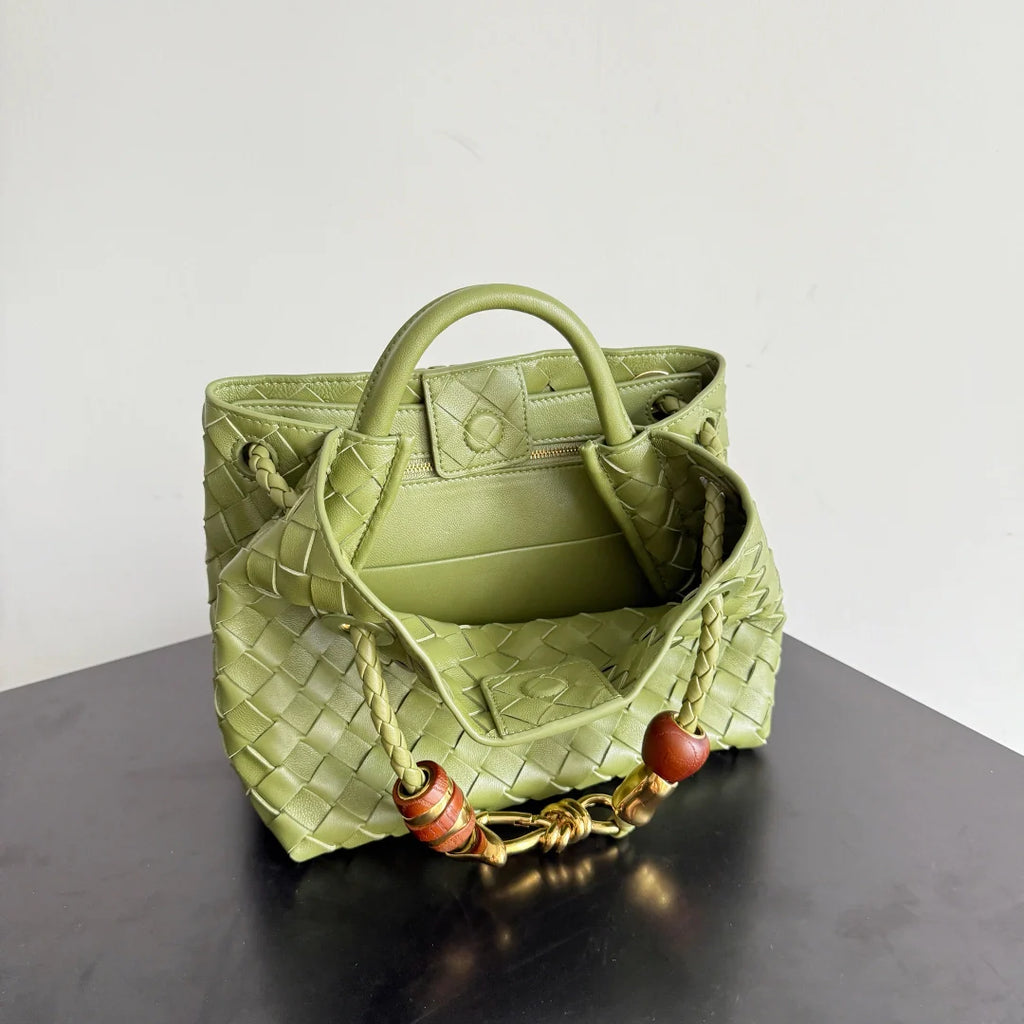 Bottega Veneta Small Andiamo Bag in 743568 Lambskin green