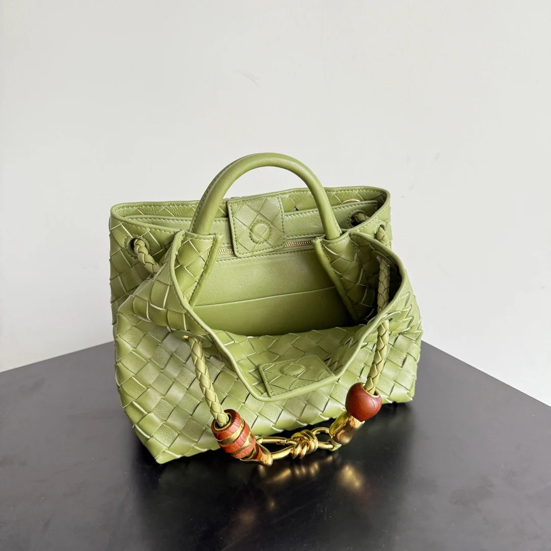 Bottega Veneta Small Andiamo Bag in 743568 Lambskin green
