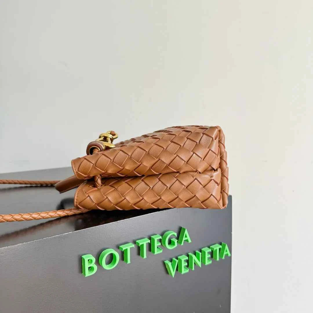Bottega Veneta Small Andiamo Bag in 743568 Lambskin brown