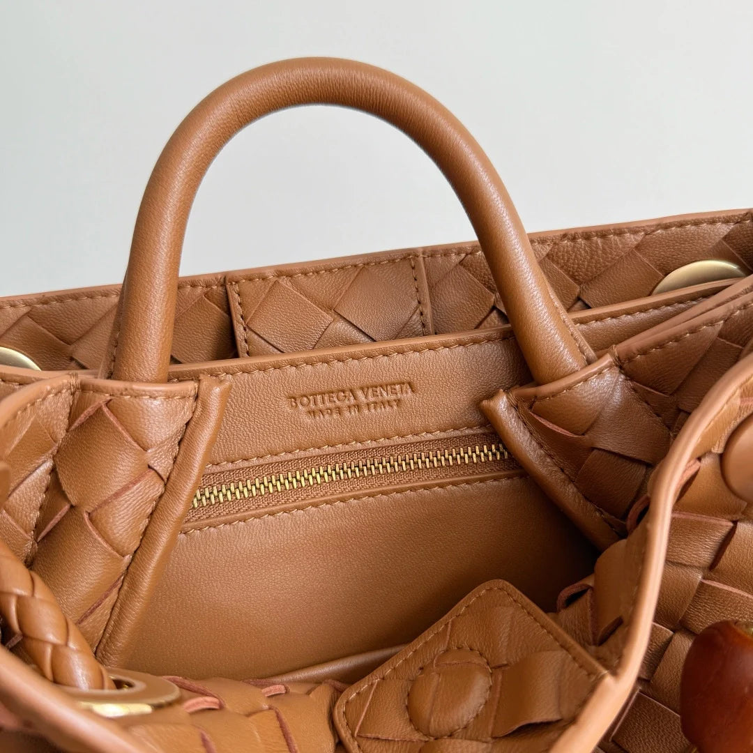 Bottega Veneta Small Andiamo Bag in 743568 Lambskin brown