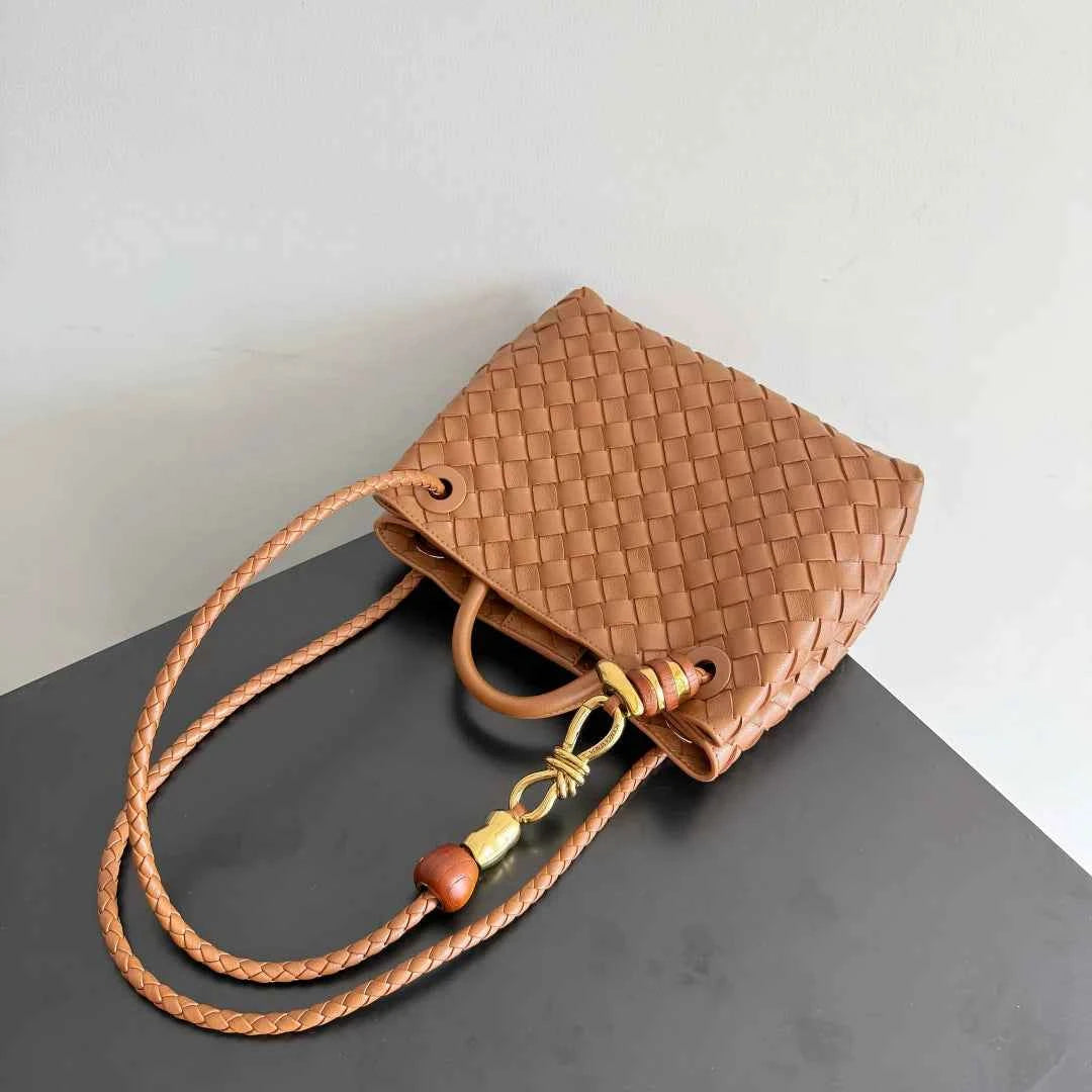 Bottega Veneta Small Andiamo Bag in 743568 Lambskin brown