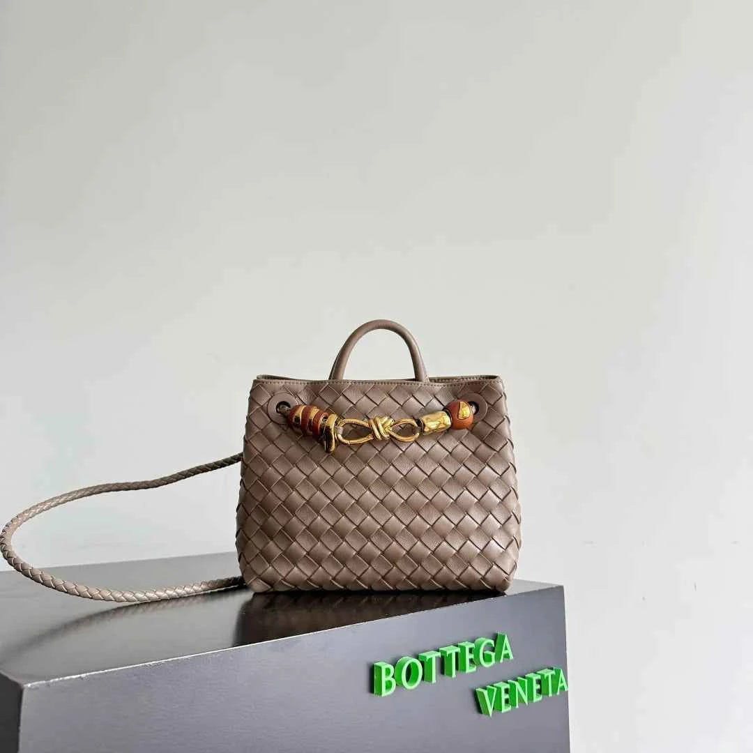 Bottega Veneta Small Andiamo Bag in 743568 power pink Lambskin