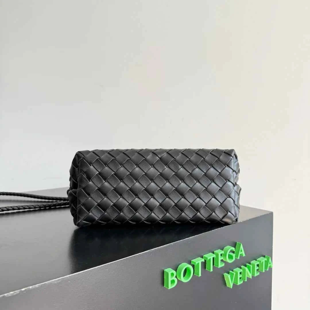 Bottega Veneta Small Andiamo Bag in 743568 Lambskin Black Gold