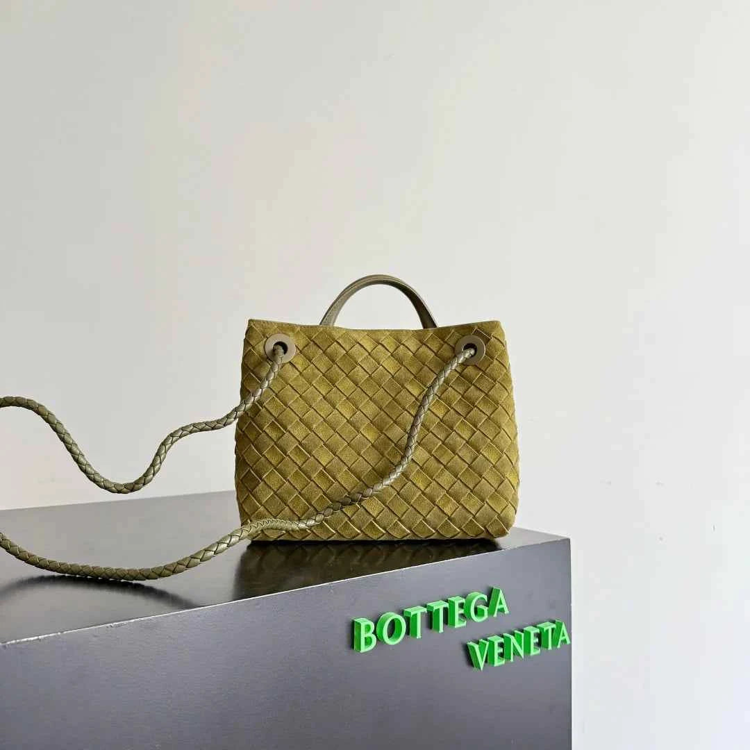 Bottega Veneta Small Andiamo Bag in 743568 Suede green