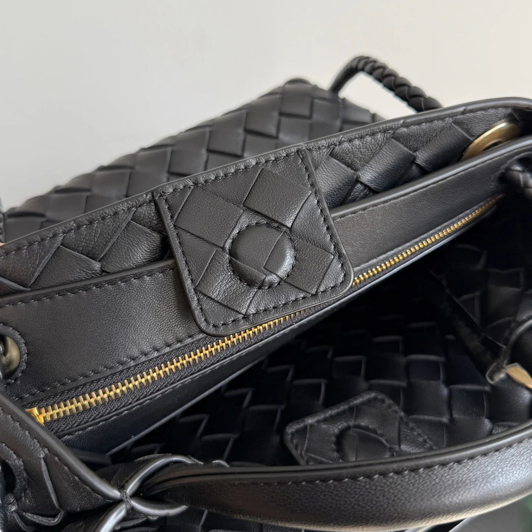 Bottega Veneta Small Andiamo Bag in 743568 Lambskin Black Gold