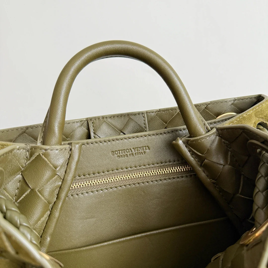 Bottega Veneta Small Andiamo Bag in 743568 Suede green