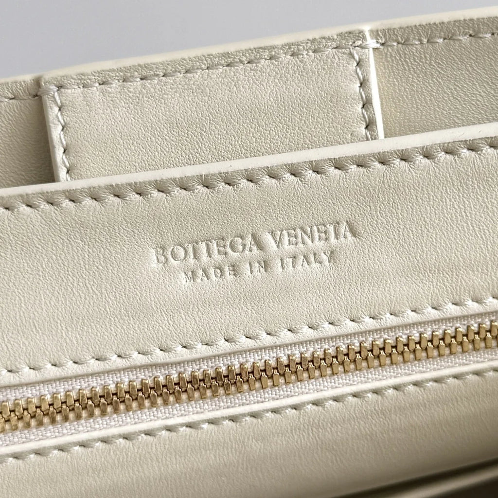 Bottega Veneta Small Andiamo Bag 743568 Raffia Beige