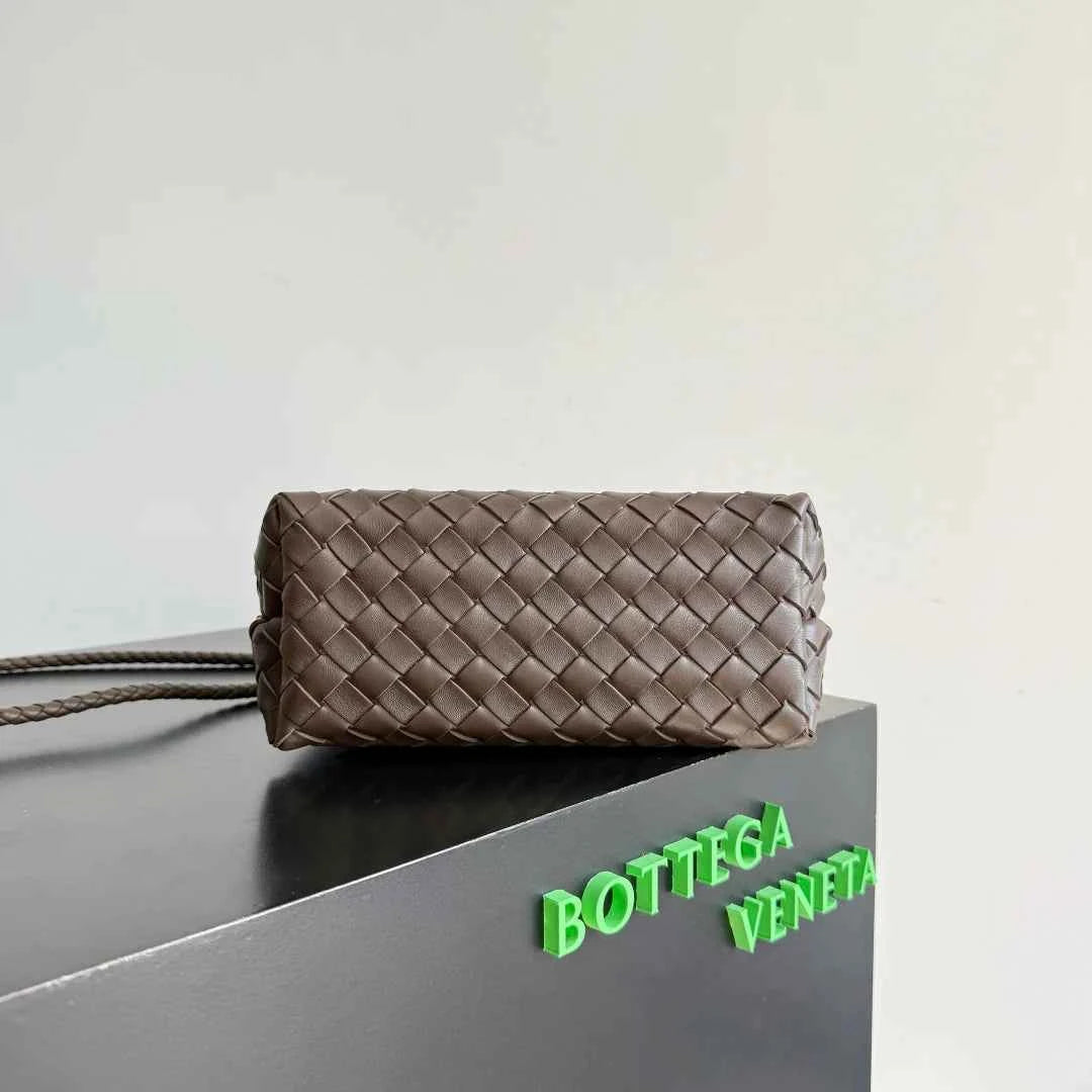 Bottega Veneta Small Andiamo Bag in 743568 Lambskin Coffee