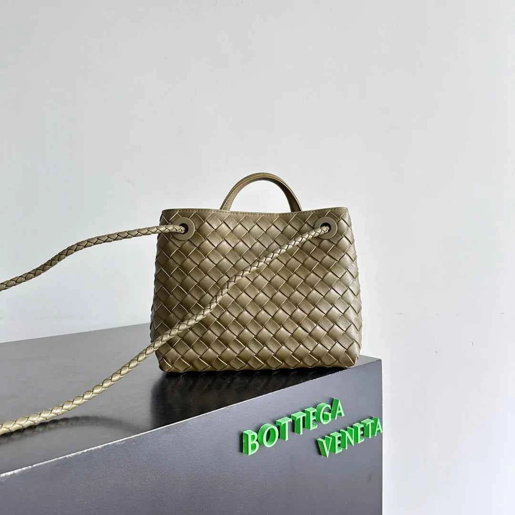 Bottega Veneta Small Andiamo Bag in 743568 Lambskin dark green