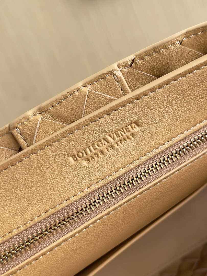 Bottega Veneta Small Andiamo Bag 743568 Lambskin Tan